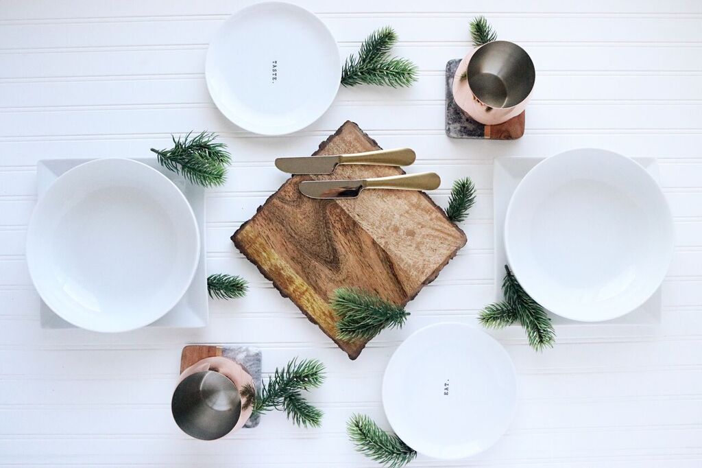 macy’s holiday tablescape: out with the old, & in with the new style &&nbsp;tradition